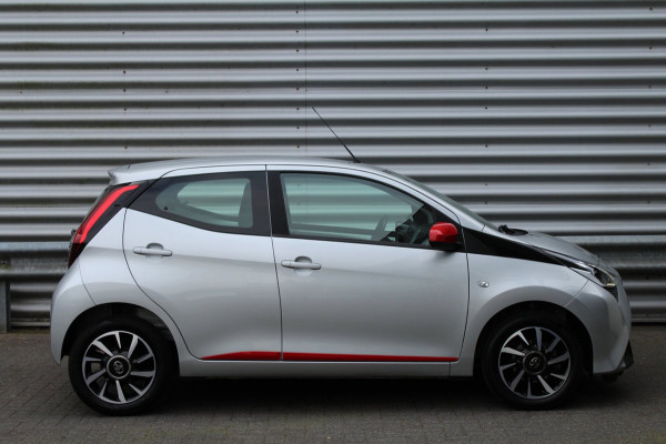Toyota Aygo 1.0 VVT-i 72pk x-play AUTOMAAT NL-Auto NAP