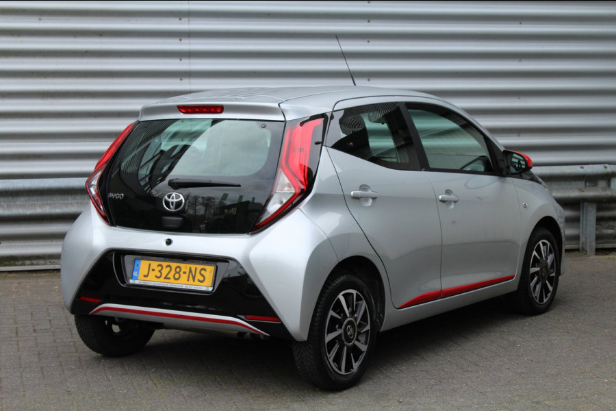 Toyota Aygo 1.0 VVT-i 72pk x-play AUTOMAAT NL-Auto NAP