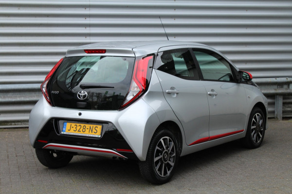 Toyota Aygo 1.0 VVT-i 72pk x-play AUTOMAAT NL-Auto NAP