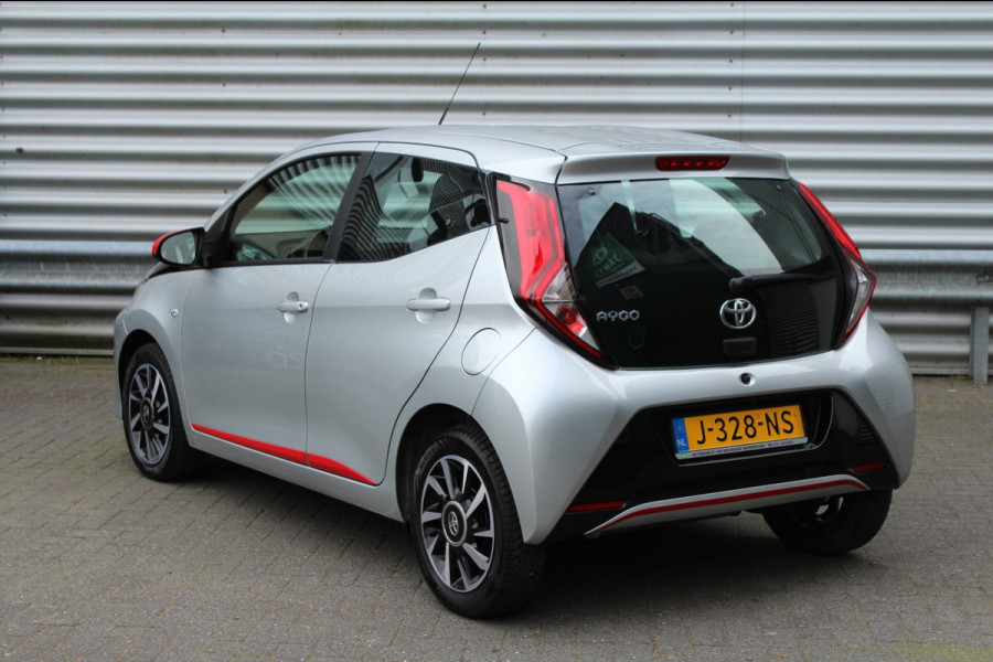 Toyota Aygo 1.0 VVT-i 72pk x-play AUTOMAAT NL-Auto NAP