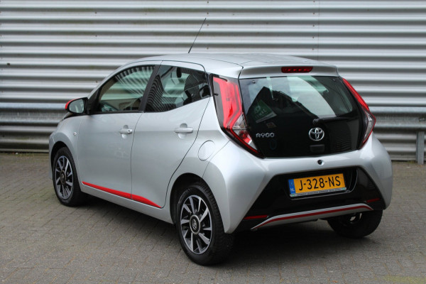 Toyota Aygo 1.0 VVT-i 72pk x-play AUTOMAAT NL-Auto NAP