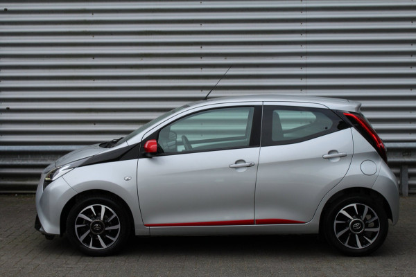 Toyota Aygo 1.0 VVT-i 72pk x-play AUTOMAAT NL-Auto NAP