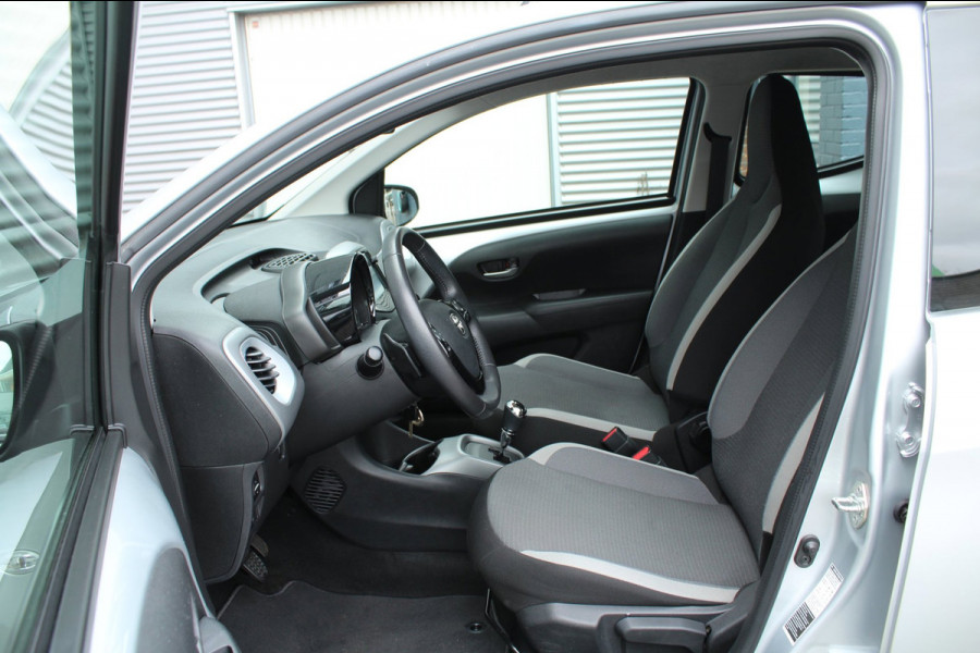 Toyota Aygo 1.0 VVT-i 72pk x-play AUTOMAAT NL-Auto NAP