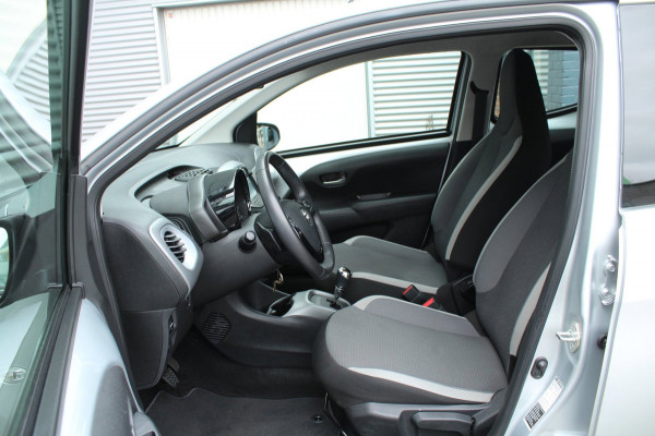 Toyota Aygo 1.0 VVT-i 72pk x-play AUTOMAAT NL-Auto NAP