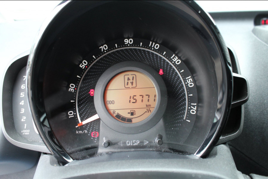 Toyota Aygo 1.0 VVT-i 72pk x-play AUTOMAAT NL-Auto NAP