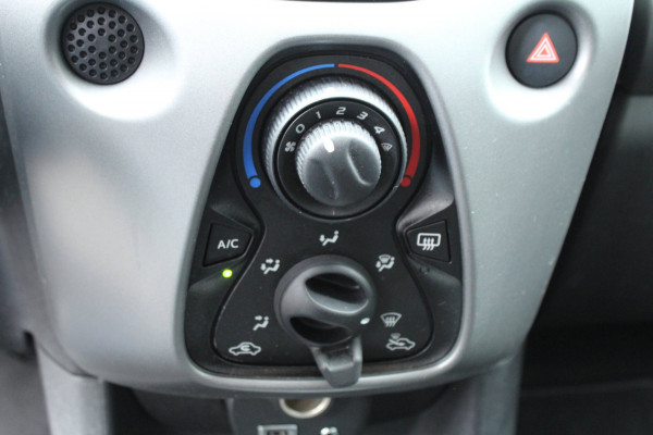 Toyota Aygo 1.0 VVT-i 72pk x-play AUTOMAAT NL-Auto NAP