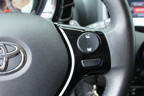 Toyota Aygo 1.0 VVT-i 72pk x-play AUTOMAAT NL-Auto NAP