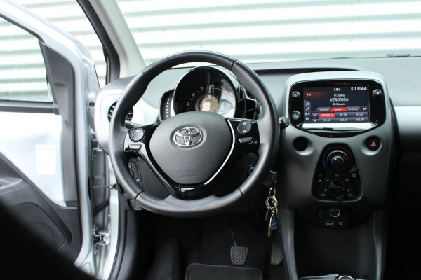 Toyota Aygo 1.0 VVT-i 72pk x-play AUTOMAAT NL-Auto NAP