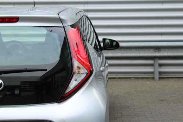 Toyota Aygo 1.0 VVT-i 72pk x-play AUTOMAAT NL-Auto NAP