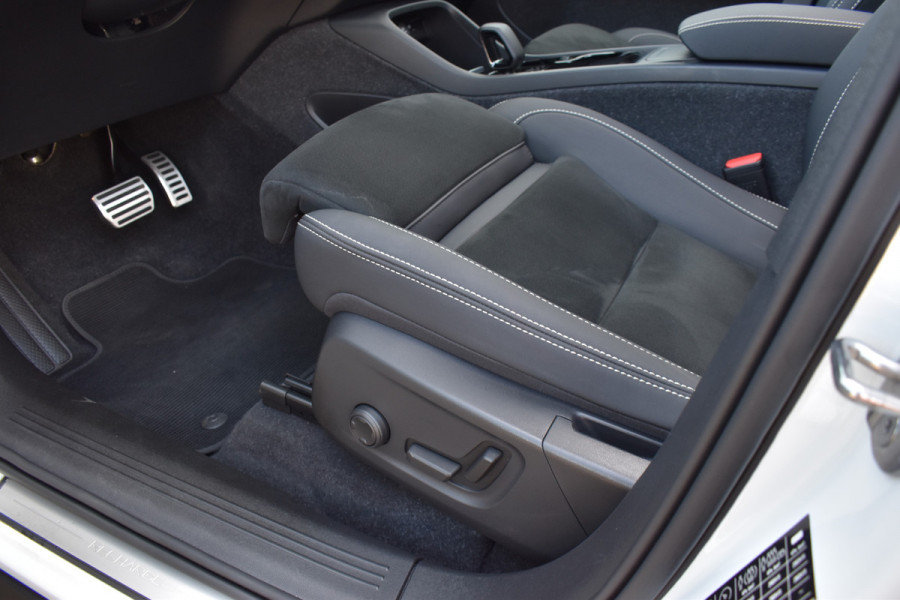 Volvo XC40 Recharge Pro | Panodak | H&K | ACC | All seasons | Stuurverwarming | 360 Camera