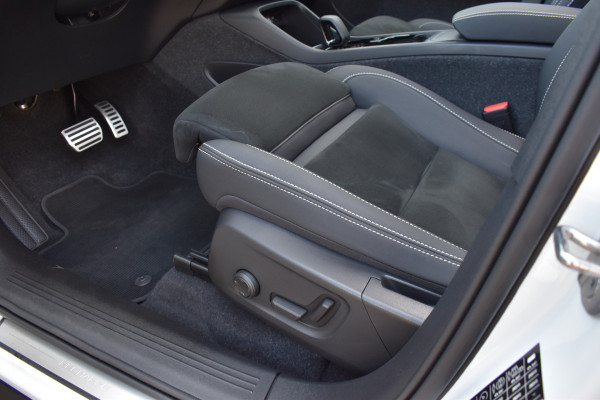 Volvo XC40 Recharge Pro | Panodak | H&K | ACC | All seasons | Stuurverwarming | 360 Camera