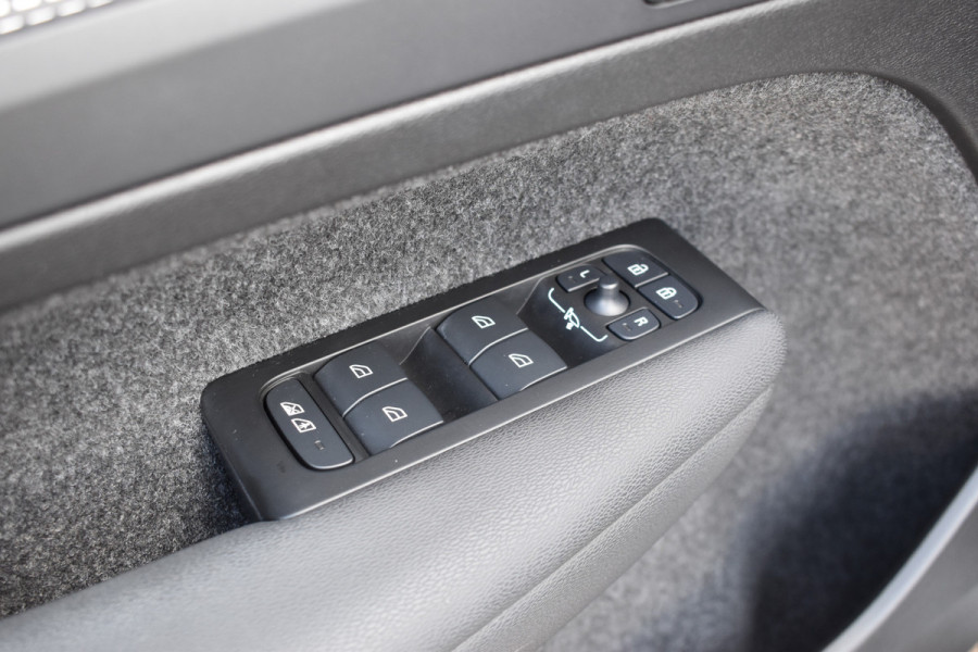 Volvo XC40 Recharge Pro | Panodak | H&K | ACC | All seasons | Stuurverwarming | 360 Camera