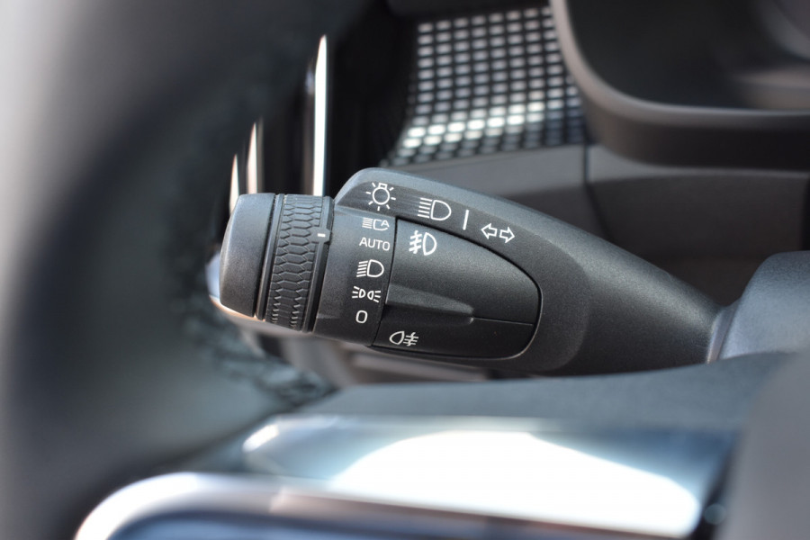 Volvo XC40 Recharge Pro | Panodak | H&K | ACC | All seasons | Stuurverwarming | 360 Camera