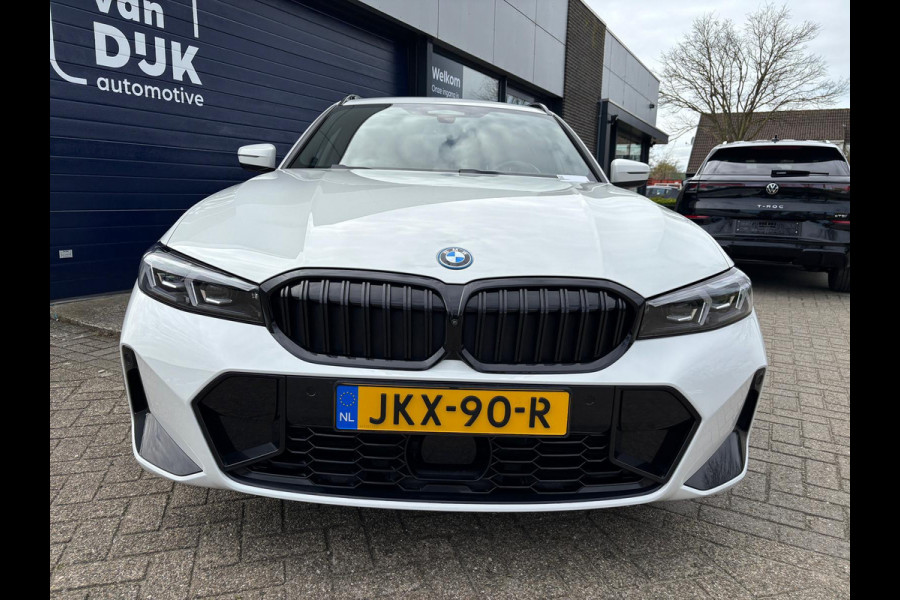 BMW 3 Serie Touring 320e Touring M-Sport PRO PHEV SHADOWLINE ADEPTIVE KOPLAMPEN 360 CAMERA DRIVER ASSIST HEAD-UP DISPLAY INNOVATION PAKKET