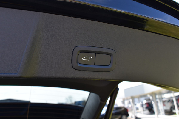 Volvo XC40 T5 262PK Twin Engine R-Design | Panodak | ACC | Camera | Stoelverwarming | 20"LMV