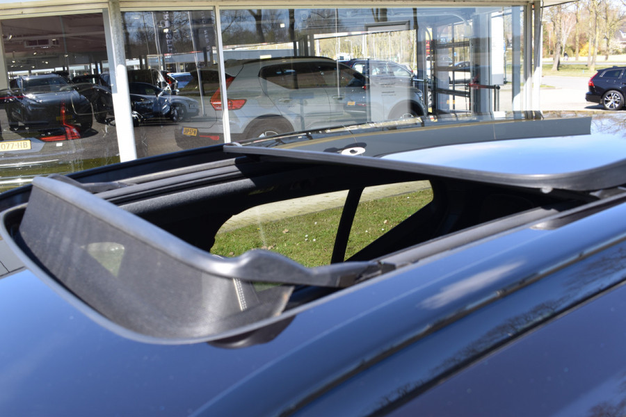 Volvo XC40 T5 262PK Twin Engine R-Design | Panodak | ACC | Camera | Stoelverwarming | 20"LMV