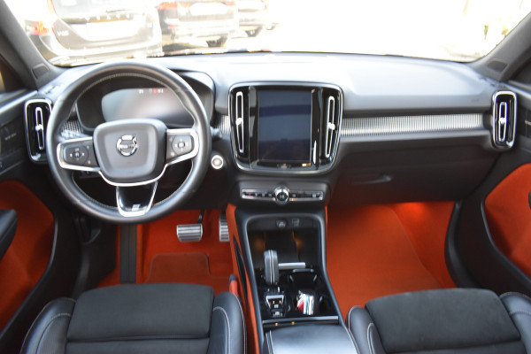 Volvo XC40 T5 262PK Twin Engine R-Design | Panodak | ACC | Camera | Stoelverwarming | 20"LMV