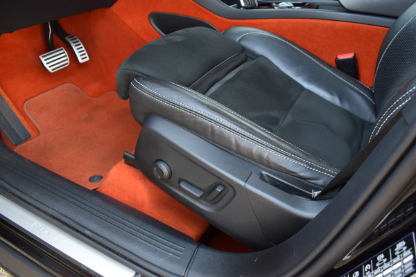 Volvo XC40 T5 262PK Twin Engine R-Design | Panodak | ACC | Camera | Stoelverwarming | 20"LMV