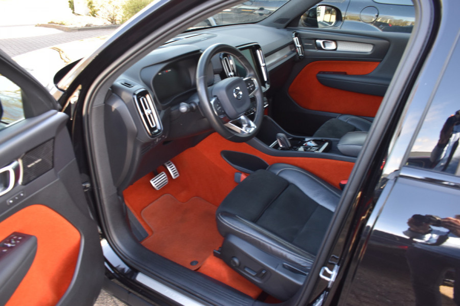 Volvo XC40 T5 262PK Twin Engine R-Design | Panodak | ACC | Camera | Stoelverwarming | 20"LMV