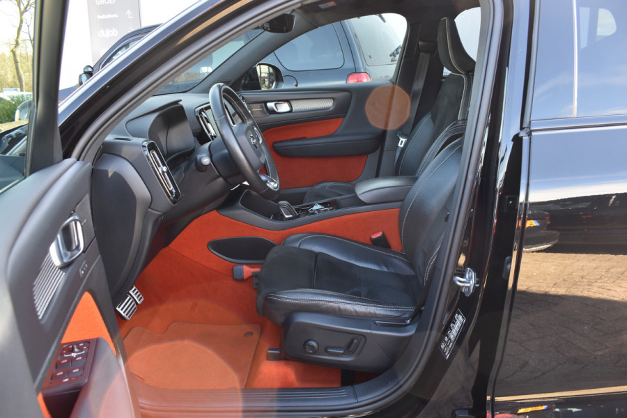 Volvo XC40 T5 262PK Twin Engine R-Design | Panodak | ACC | Camera | Stoelverwarming | 20"LMV