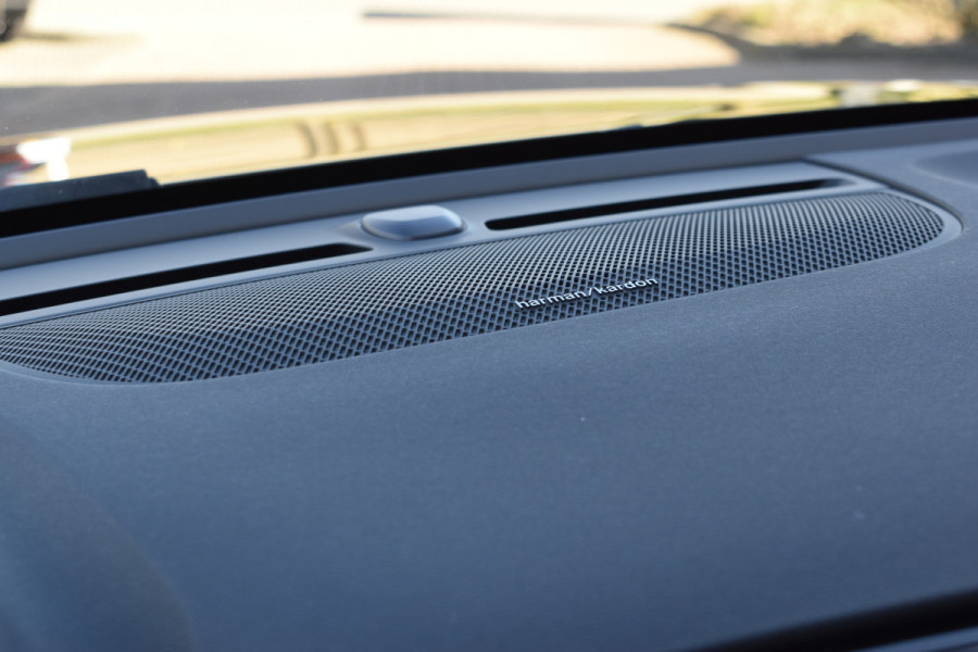 Volvo XC40 T5 262PK Twin Engine R-Design | Panodak | ACC | Camera | Stoelverwarming | 20"LMV