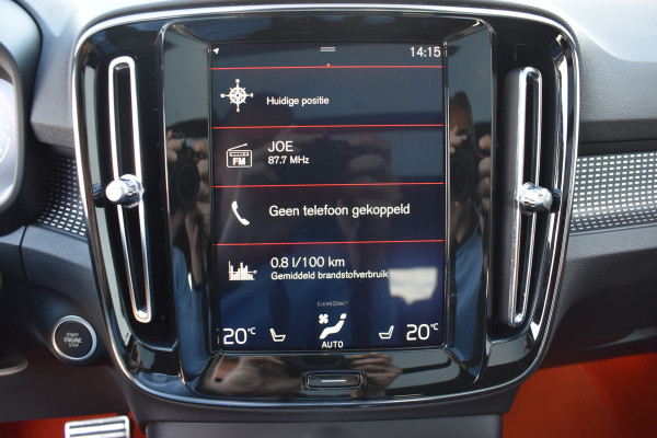 Volvo XC40 T5 262PK Twin Engine R-Design | Panodak | ACC | Camera | Stoelverwarming | 20"LMV