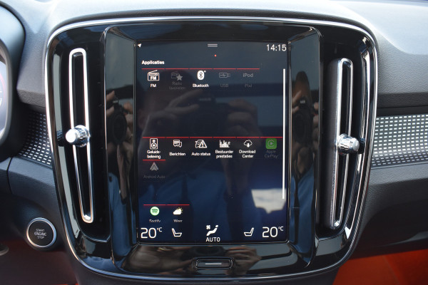 Volvo XC40 T5 262PK Twin Engine R-Design | Panodak | ACC | Camera | Stoelverwarming | 20"LMV