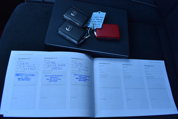 Volvo XC40 T5 262PK Twin Engine R-Design | Panodak | ACC | Camera | Stoelverwarming | 20"LMV