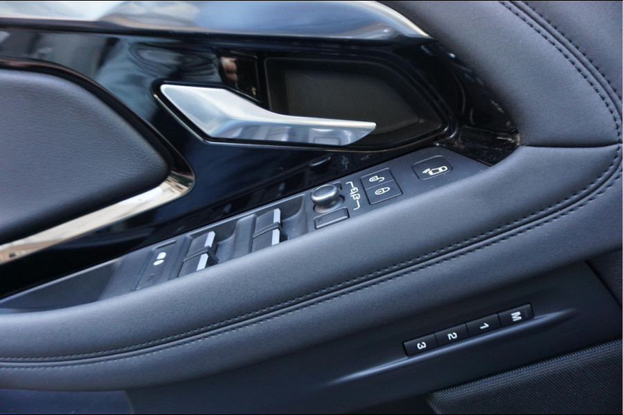Land Rover Range Rover Evoque 2.0 D180 AWD HSE | NAP | Pano | Meridian | Sfeerverlichting | Adaptive + Lane | 20inch | Dealer onderhouden | Alcantara hemel | Volleder + memory + verwaming |