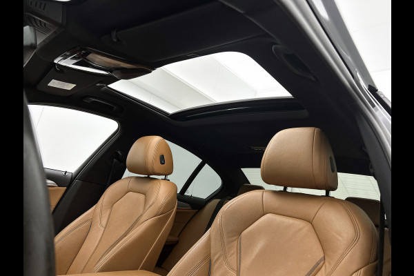 BMW 5 Serie 530e M-sport iPerformance High Executive(Dealer OnderH, Panorama, Lane Assist, Trekhaak, StoelV, Camera, Etc)