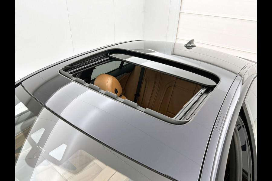 BMW 5 Serie 530e M-sport iPerformance High Executive(Dealer OnderH, Panorama, Lane Assist, Trekhaak, StoelV, Camera, Etc)