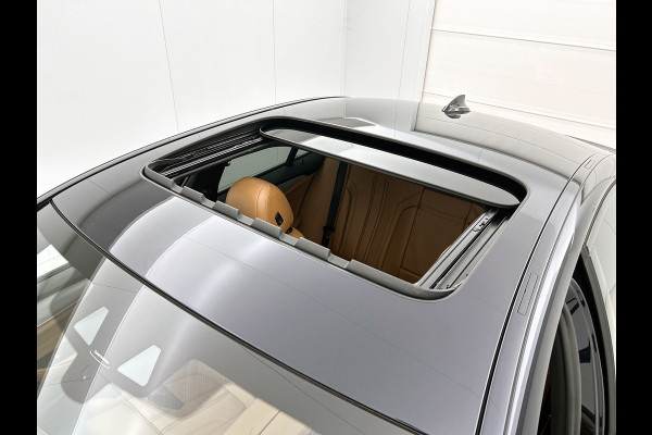 BMW 5 Serie 530e M-sport iPerformance High Executive(Dealer OnderH, Panorama, Lane Assist, Trekhaak, StoelV, Camera, Etc)