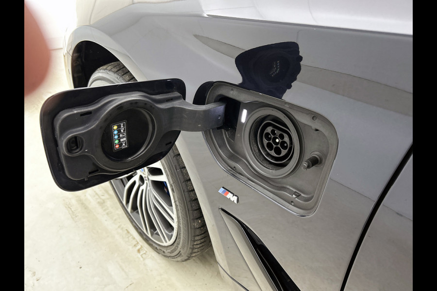 BMW 5 Serie 530e M-sport iPerformance High Executive(Dealer OnderH, Panorama, Lane Assist, Trekhaak, StoelV, Camera, Etc)
