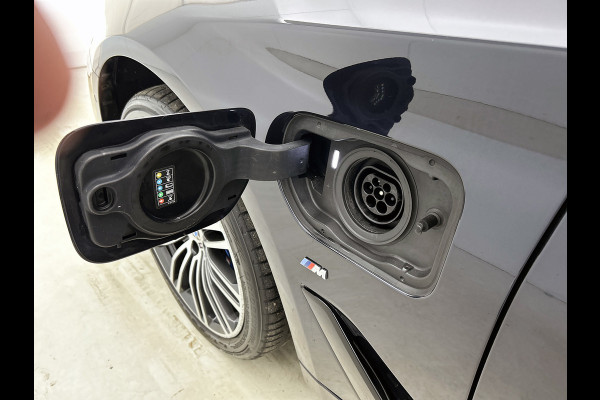 BMW 5 Serie 530e M-sport iPerformance High Executive(Dealer OnderH, Panorama, Lane Assist, Trekhaak, StoelV, Camera, Etc)