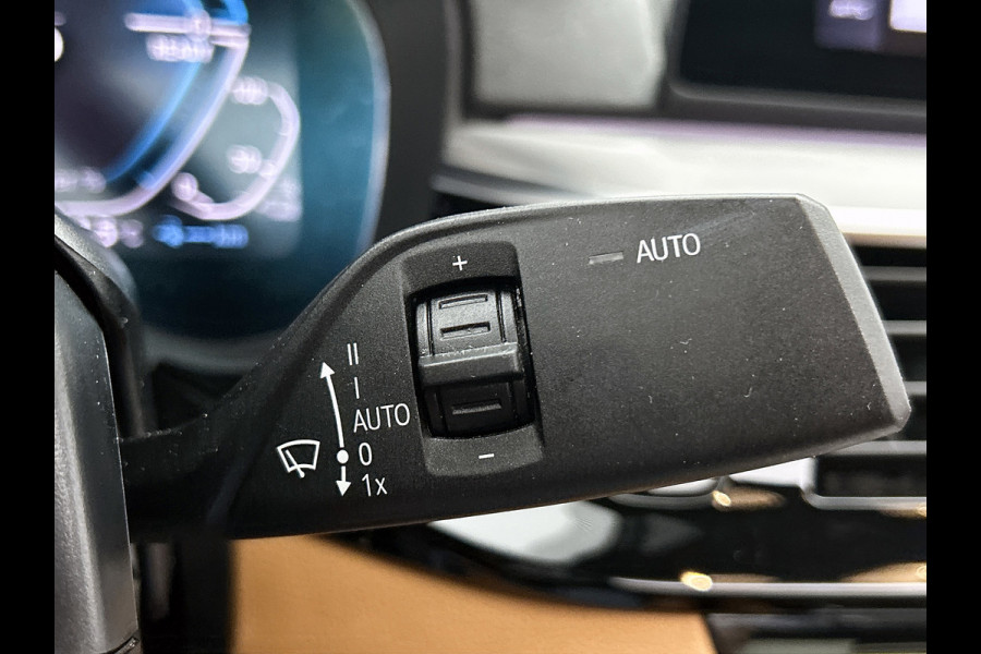 BMW 5 Serie 530e M-sport iPerformance High Executive(Dealer OnderH, Panorama, Lane Assist, Trekhaak, StoelV, Camera, Etc)