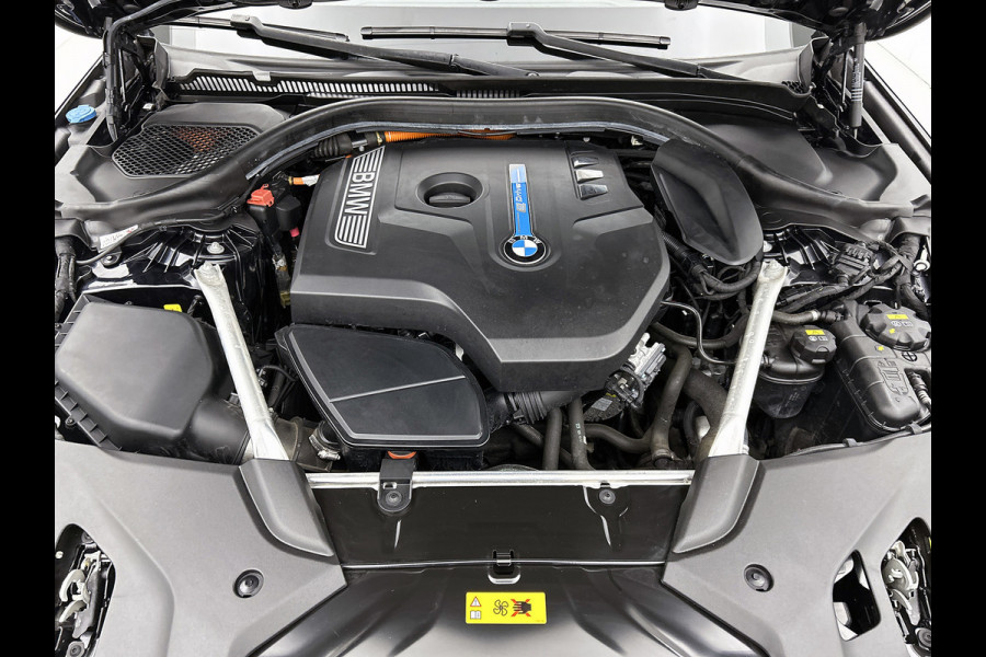 BMW 5 Serie 530e M-sport iPerformance High Executive(Dealer OnderH, Panorama, Lane Assist, Trekhaak, StoelV, Camera, Etc)