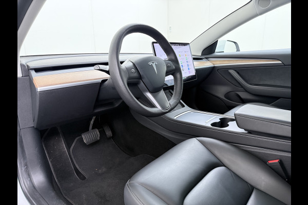 Tesla Model 3 Long Range AWD 75kWh FACELIFT Trekhaak Warmtepomp FSD-3 Hardware Stuur+Stoelverwarming AutoPilot Leder Panoramadak Adaptive-Crui SOH 90% Lmv Navi LED DAB Voorverwarmen interieur Keyless One-Pedal-Drive 4WD Origineel Nederlandse Auto Fabrieksgarantie op Accu en Motor tot 27-09-2029/192.00km