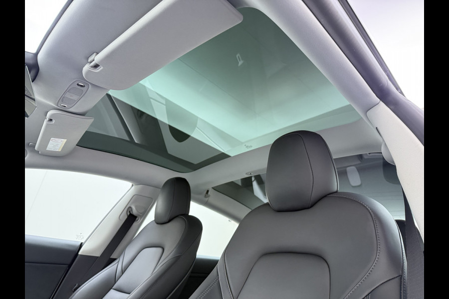 Tesla Model 3 Long Range AWD 75kWh FACELIFT Trekhaak Warmtepomp FSD-3 Hardware Stuur+Stoelverwarming AutoPilot Leder Panoramadak Adaptive-Crui SOH 90% Lmv Navi LED DAB Voorverwarmen interieur Keyless One-Pedal-Drive 4WD Origineel Nederlandse Auto Fabrieksgarantie op Accu en Motor tot 27-09-2029/192.00km