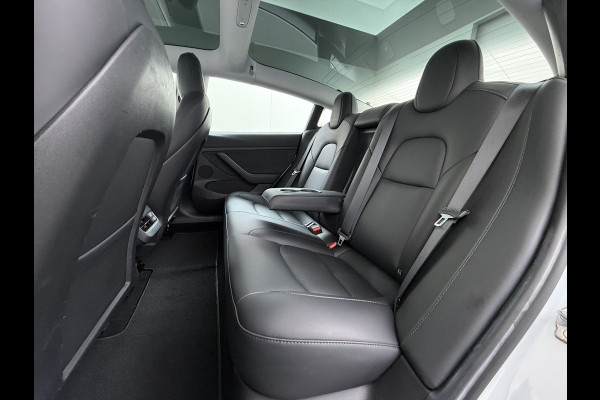Tesla Model 3 Long Range AWD 75kWh FACELIFT Trekhaak Warmtepomp FSD-3 Hardware Stuur+Stoelverwarming AutoPilot Leder Panoramadak Adaptive-Crui SOH 90% Lmv Navi LED DAB Voorverwarmen interieur Keyless One-Pedal-Drive 4WD Origineel Nederlandse Auto Fabrieksgarantie op Accu en Motor tot 27-09-2029/192.00km