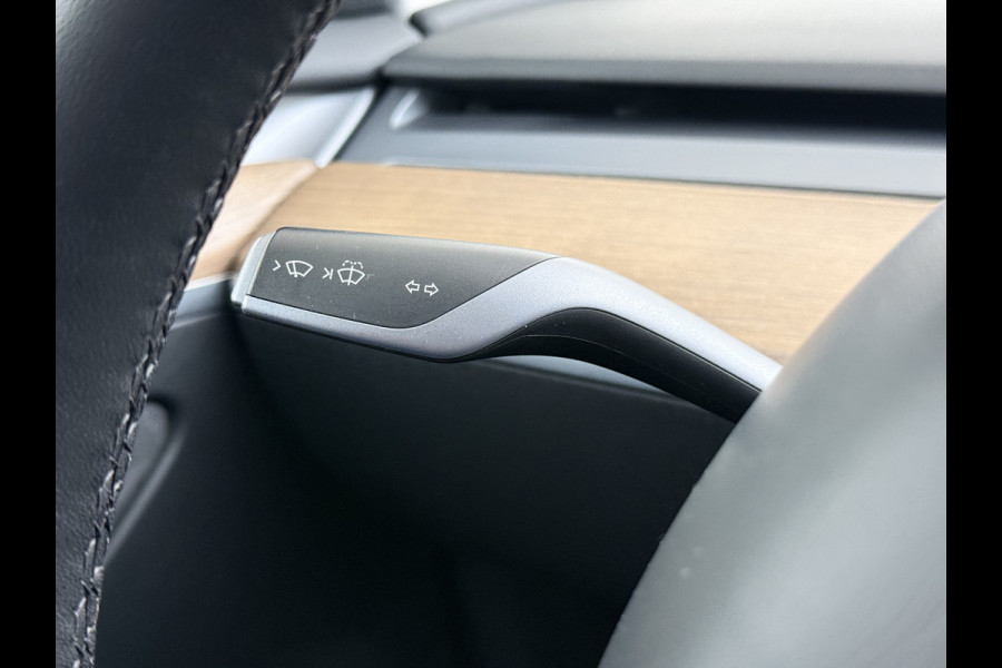 Tesla Model 3 Long Range AWD 75kWh FACELIFT Trekhaak Warmtepomp FSD-3 Hardware Stuur+Stoelverwarming AutoPilot Leder Panoramadak Adaptive-Crui SOH 90% Lmv Navi LED DAB Voorverwarmen interieur Keyless One-Pedal-Drive 4WD Origineel Nederlandse Auto Fabrieksgarantie op Accu en Motor tot 27-09-2029/192.00km