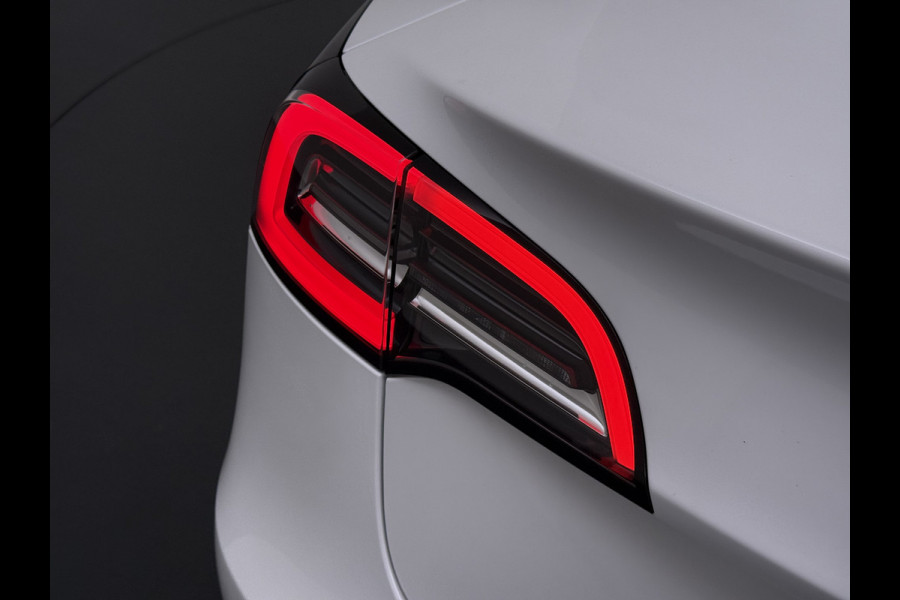 Tesla Model 3 Long Range AWD 75kWh FACELIFT Trekhaak Warmtepomp FSD-3 Hardware Stuur+Stoelverwarming AutoPilot Leder Panoramadak Adaptive-Crui SOH 90% Lmv Navi LED DAB Voorverwarmen interieur Keyless One-Pedal-Drive 4WD Origineel Nederlandse Auto Fabrieksgarantie op Accu en Motor tot 27-09-2029/192.00km