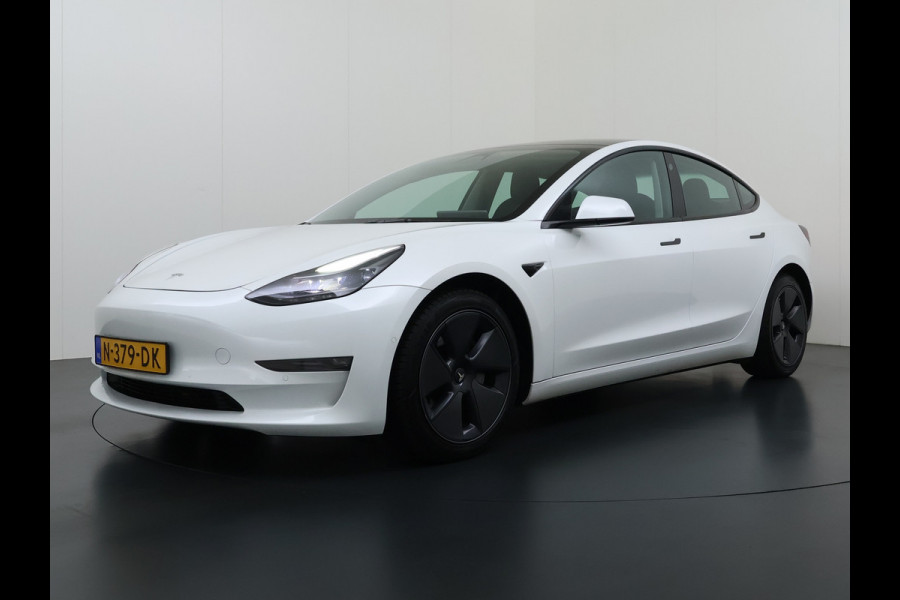 Tesla Model 3 Long Range AWD 75kWh FACELIFT Trekhaak Warmtepomp FSD-3 Hardware Stuur+Stoelverwarming AutoPilot Leder Panoramadak Adaptive-Crui SOH 90% Lmv Navi LED DAB Voorverwarmen interieur Keyless One-Pedal-Drive 4WD Origineel Nederlandse Auto Fabrieksgarantie op Accu en Motor tot 27-09-2029/192.00km