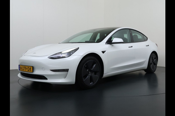 Tesla Model 3 Long Range AWD 75kWh FACELIFT Trekhaak Warmtepomp FSD-3 Hardware Stuur+Stoelverwarming AutoPilot Leder Panoramadak Adaptive-Crui SOH 90% Lmv Navi LED DAB Voorverwarmen interieur Keyless One-Pedal-Drive 4WD Origineel Nederlandse Auto Fabrieksgarantie op Accu en Motor tot 27-09-2029/192.00km