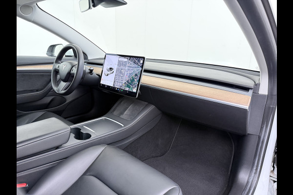 Tesla Model 3 Long Range AWD 75kWh FACELIFT Trekhaak Warmtepomp FSD-3 Hardware Stuur+Stoelverwarming AutoPilot Leder Panoramadak Adaptive-Crui SOH 90% Lmv Navi LED DAB Voorverwarmen interieur Keyless One-Pedal-Drive 4WD Origineel Nederlandse Auto Fabrieksgarantie op Accu en Motor tot 27-09-2029/192.00km