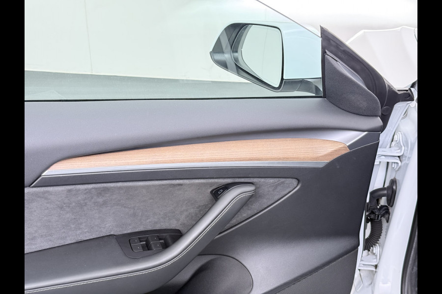 Tesla Model 3 Long Range AWD 75kWh FACELIFT Trekhaak Warmtepomp FSD-3 Hardware Stuur+Stoelverwarming AutoPilot Leder Panoramadak Adaptive-Crui SOH 90% Lmv Navi LED DAB Voorverwarmen interieur Keyless One-Pedal-Drive 4WD Origineel Nederlandse Auto Fabrieksgarantie op Accu en Motor tot 27-09-2029/192.00km