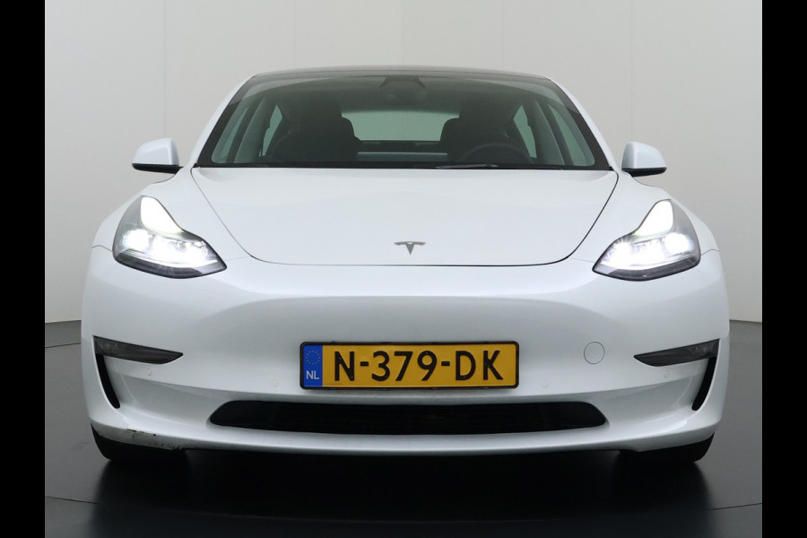 Tesla Model 3 Long Range AWD 75kWh FACELIFT Trekhaak Warmtepomp FSD-3 Hardware Stuur+Stoelverwarming AutoPilot Leder Panoramadak Adaptive-Crui SOH 90% Lmv Navi LED DAB Voorverwarmen interieur Keyless One-Pedal-Drive 4WD Origineel Nederlandse Auto Fabrieksgarantie op Accu en Motor tot 27-09-2029/192.00km