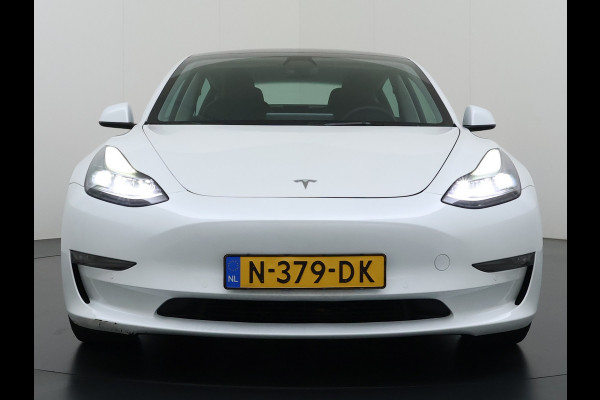 Tesla Model 3 Long Range AWD 75kWh FACELIFT Trekhaak Warmtepomp FSD-3 Hardware Stuur+Stoelverwarming AutoPilot Leder Panoramadak Adaptive-Crui SOH 90% Lmv Navi LED DAB Voorverwarmen interieur Keyless One-Pedal-Drive 4WD Origineel Nederlandse Auto Fabrieksgarantie op Accu en Motor tot 27-09-2029/192.00km
