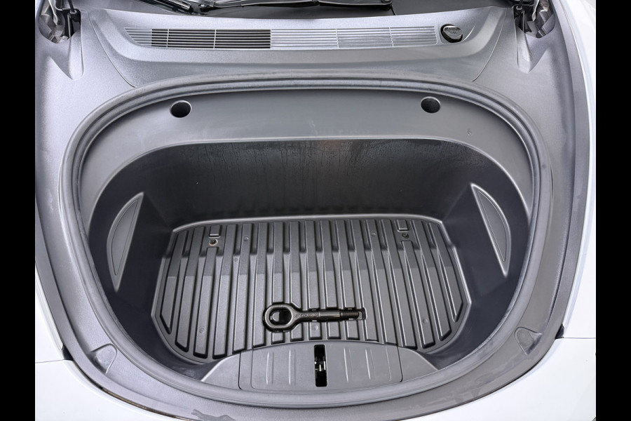 Tesla Model 3 Long Range AWD 75kWh FACELIFT Trekhaak Warmtepomp FSD-3 Hardware Stuur+Stoelverwarming AutoPilot Leder Panoramadak Adaptive-Crui SOH 90% Lmv Navi LED DAB Voorverwarmen interieur Keyless One-Pedal-Drive 4WD Origineel Nederlandse Auto Fabrieksgarantie op Accu en Motor tot 27-09-2029/192.00km