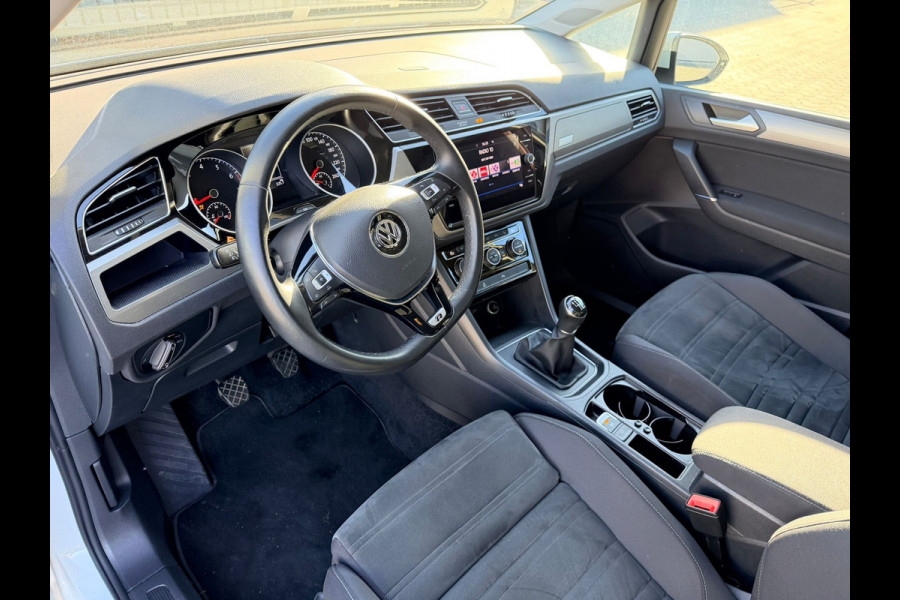 Volkswagen Touran 1.2 TSI Highline Edition R Line 7p - Navi - Trekhaak - LED
