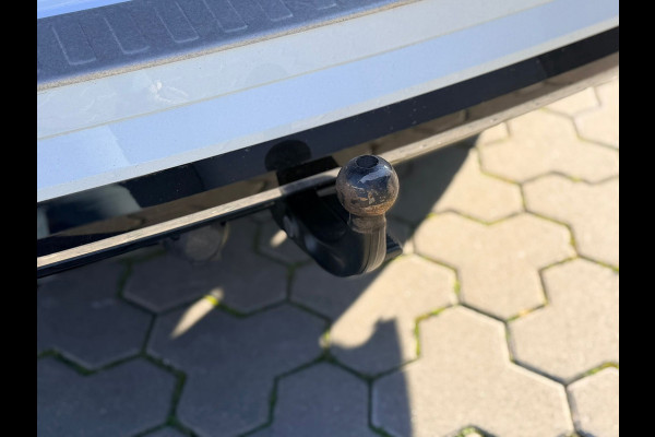 Volkswagen Touran 1.2 TSI Highline Edition R Line 7p - Navi - Trekhaak - LED